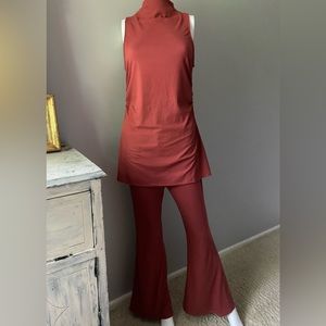 2 PIECE ANTHRO EN ELLY 2. LARGE Pant and high neck tank tunic.